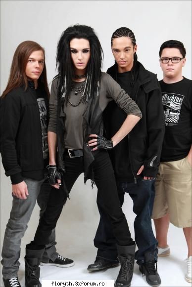 Punem poze cu th sau ce?? - ♥PiNgUiNuL RoZ♥ - Photo