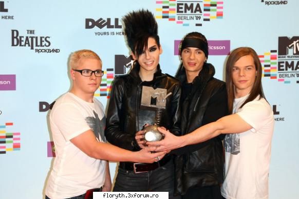Punem poze cu th sau ce?? - ♥PiNgUiNuL RoZ♥ - Photo